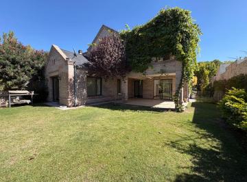 Casa de 8 ambientes, San Francisco del Monte · Club de Campo Mendoza