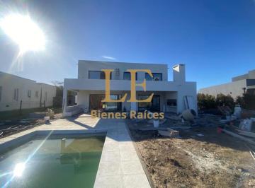 Casa · 300m² · 5 Ambientes · 2 Cocheras · Venta Casa Canton Norte