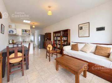 Casa · 45m² · 2 Ambientes · 1 Cochera · Exc. Duplex 2 Amb. con Cochera, Patio y Terraza, Impecable