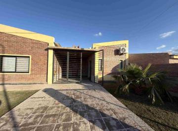 Casa · 117m² · 4 Ambientes · 1 Cochera · Venta Casa 3 Dorm., Ricardone
