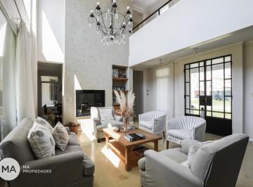 Casa · 300m² · 9 Ambientes · 2 Cocheras · Venta | Casa 5 Dorm. con Jardín y Pileta - Kentucky Club de Campo - Funes