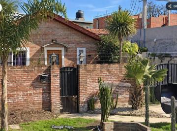Casa · 60m² · 4 Ambientes · 2 Cocheras · Casa Amoblada con Pileta Alquiler Anual - Benavídez