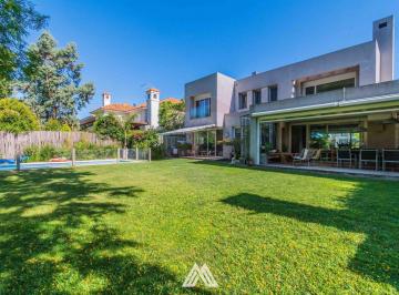 Casa · 250m² · 7 Ambientes · 1 Cochera · Alquila Casa Barrio San Nicolas Carrasco 4 Dormito