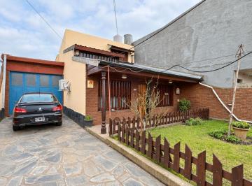Casa · 110m² · 3 Ambientes · 1 Cochera · Casa 3 Amb en Venta en Las Avs con Galpon