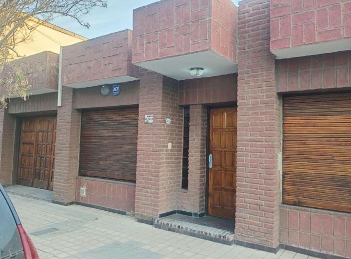 Casa · 148m² · 6 Ambientes · 2 Cocheras