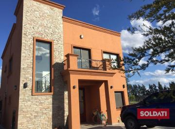 Casa · 250m² · 5 Ambientes · Casa Para Alquiler de Verano en Bella Vista Diciembre, Enero y Febrero Barrio Cerrado