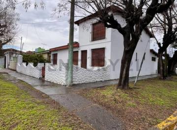 Casa · 85m² · 6 Ambientes · 1 Cochera · Venta de Casa 6 Ambientes en J. Cpaz (Apt. Credito) - Cochera - 6cuadras Estacon Jc. Paz