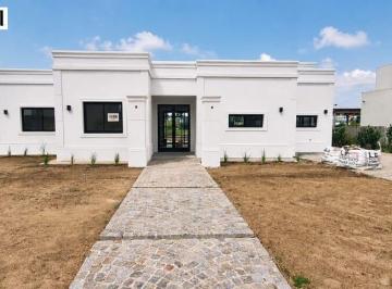 Casa · 184m² · 3 Dormitorios · 1 Cochera · Casa en Barrio San Matias - Area 1 con Vista a La Laguna - Entrega: 09/26