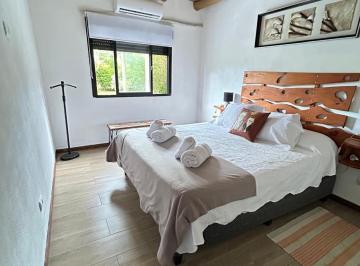 Casa · 4 Ambientes · 2 Cocheras · Casa en La Juanita