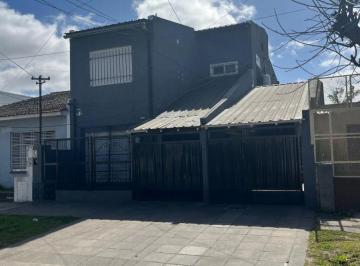 Departamento de 3 ambientes, Lanús · Alquiler Departamento 3 Ambientes con Cochera Escalada