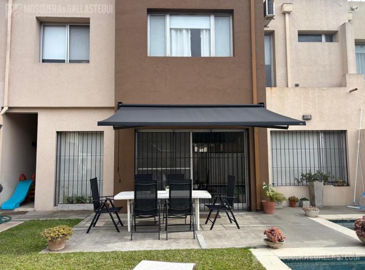 Casa · 240m² · 6 Ambientes · 1 Cochera