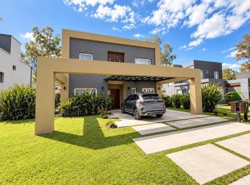 Casa · 184m² · 5 Ambientes · 4 Cocheras · Casa en Venta en Álvarez del Bosque – 5 Ambientes