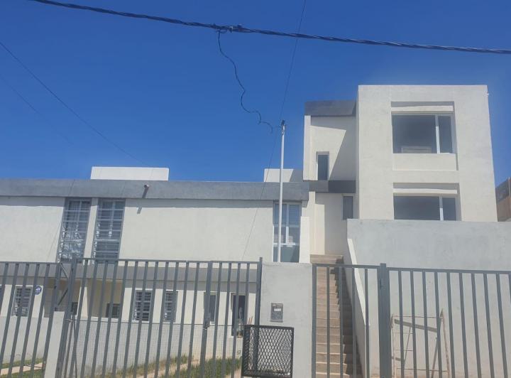 Casa · 80m² · 3 Ambientes · 2 Cocheras