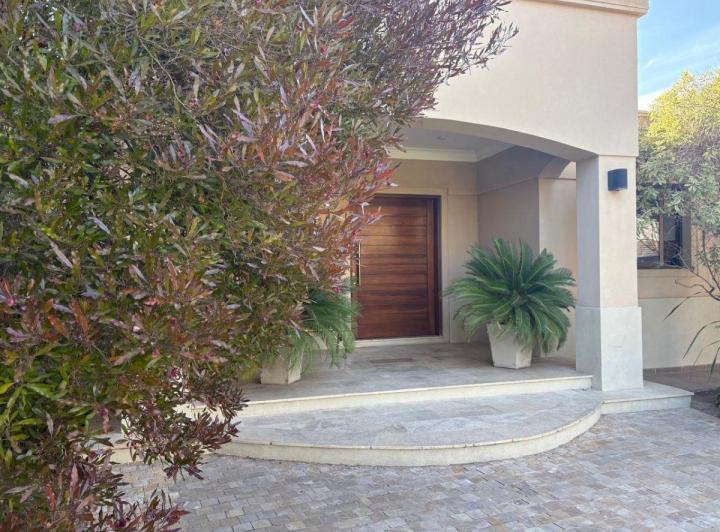 Casa · 450m² · 7 Ambientes · 2 Cocheras