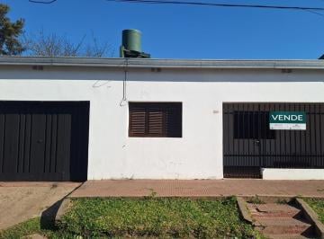 Casa · 105m² · 4 Ambientes · 1 Cochera · Casa en Venta! Lista Para Habitar - B° La Liguria