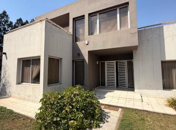 Casa · 300m² · 4 Dormitorios · 2 Cocheras · Casa - Los Cielos