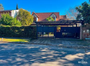 Casa · 448m² · 7 Ambientes · 2 Cocheras · Chalet en Venta en Hurlingham