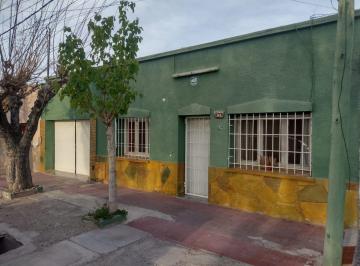 Casa de 7 ambientes, Rodeo de la Cruz · Oportunidad en Rodeo de La Cruz: Casa de 4 Dorm. y Todos Los Servicios