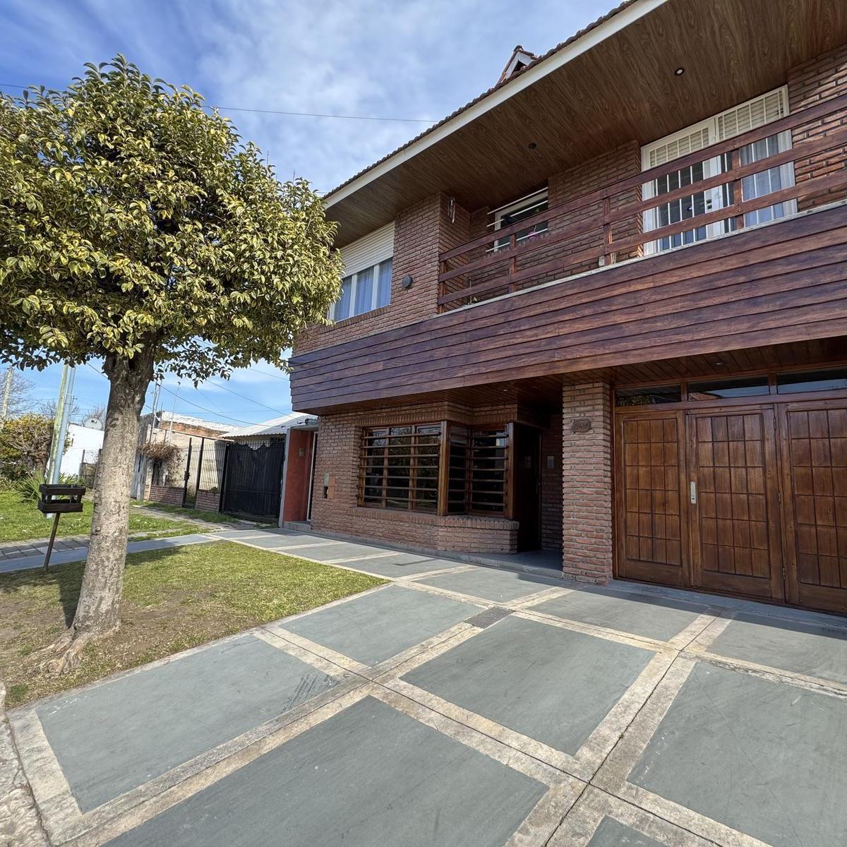 Casa en ph 5 ambientes con pileta en Barrio Bernardino Rivadavia