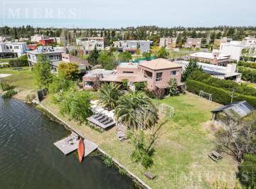 Casa · 255m² · 6 Ambientes · 4 Cocheras · Casa en Alquiler de Verano a La Laguna en San Francisco, Villanueva.