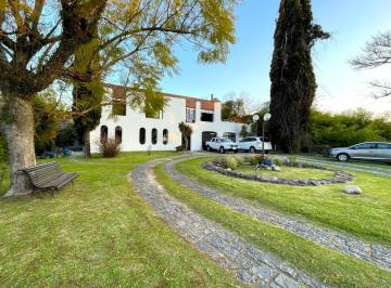 Casa · 377m² · 7 Dormitorios · 5 Cocheras · Venta de Casa de 7 Dorm. con Piscina en Carmelo, Uruguay