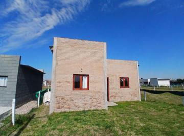 Casa · 60m² · 3 Ambientes · 1 Cochera · Súper Oportunidad por Casa a Terminar en Barrio Privado Estancias de Domselaar Venta
