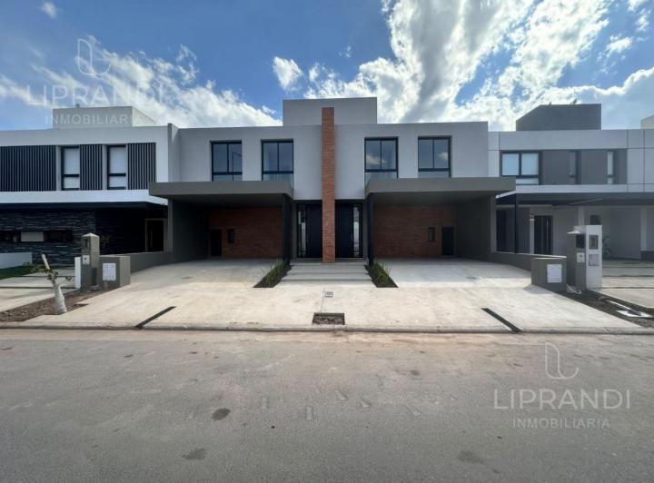 Casa · 139m² · 4 Ambientes · 2 Cocheras
