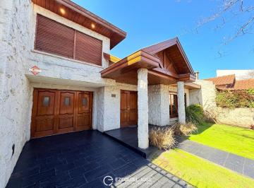 Casa · 147m² · 4 Ambientes · 1 Cochera · Venta - Chalet en Punta Mogotes | Jardín Garage | a Pocas Cuadras del Mar