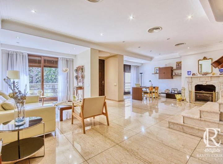 Casa · 650m² · 6 Ambientes · 3 Cocheras