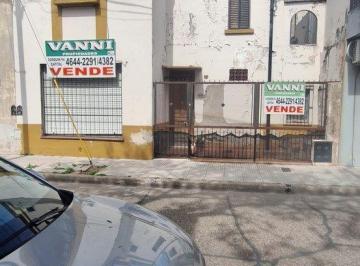 Casa de 4 ambientes, Liniers · Casa Ex Municipal en Venta - 4 Ambientes con Patio - Liniers