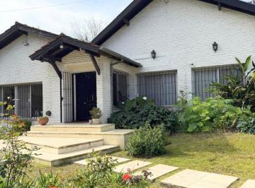 Casa · 271m² · 5 Ambientes · Casa en Venta Bella Vista Barrio con Porton en Una Planta