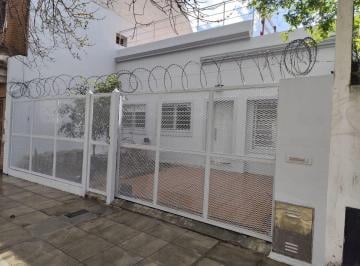 Casa de 3 ambientes, Monte Castro · Villa Devoto: Lote Propio, Casa 3 Ambientes Todo a Nuevo, Jardin, gge,.