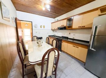 Casa · 134m² · 3 Ambientes · 3 Cocheras · Casa 3 Amb con Cochera y Quincho en Venta Lanus