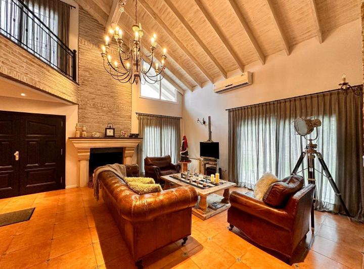 Casa · 579m² · 7 Ambientes · 4 Cocheras