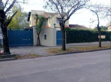 Casa de 6 ambientes, Hurlingham · Casa de 200 m² y Lote de 1200 m² con 4 Dorm. en Venta en William Morris