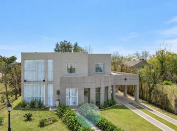 Casa de 6 ambientes, Berazategui · Casa en Venta en Puerto Nizuc (Entrega Inmediata)