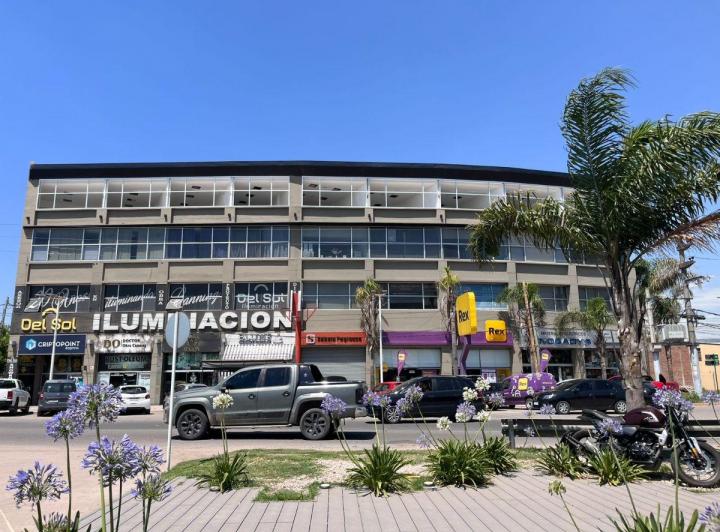 Oficina comercial · 90m² · 4 Ambientes · 1 Cochera