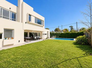 Casa · 257m² · 6 Ambientes · 3 Cocheras · Casa en Venta 6 Ambientes con Pileta en Weston Barrio Cerrado