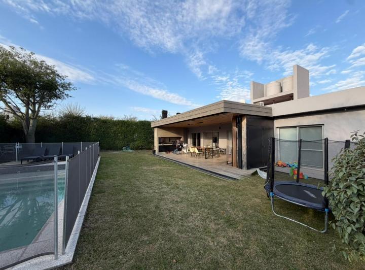 Casa · 140m² · 5 Ambientes