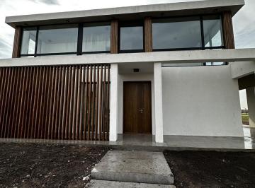 Casa · 132m² · 3 Ambientes · 2 Cocheras · Venta - Casa a Estrenar en Lares de Canning - Lote 71