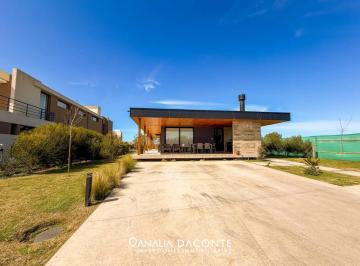 Casa · 155m² · 4 Ambientes · 5 Cocheras · Casa 4 Amb en Planta Baja en Developer Park