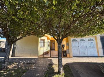 Casa · 124m² · 5 Ambientes · 1 Cochera · Venta Casa 4 Dormi, San Nicolas