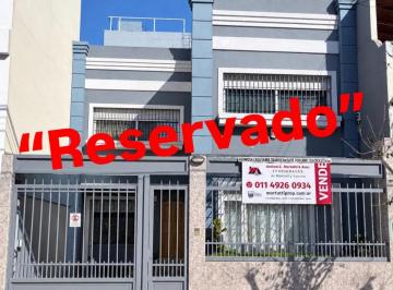 Casa de 5 ambientes, Parque Chacabuco · "Reservado" Casa 5 Amb. Cochera. Dormitorio en Suite. 3 Baños. Fondo Libre. Tza. Jardín.
