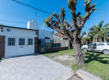 Casa · 160m² · 4 Ambientes · 2 Cocheras · Casa en Venta en Sauce Viejo, Lista Para Mudarse