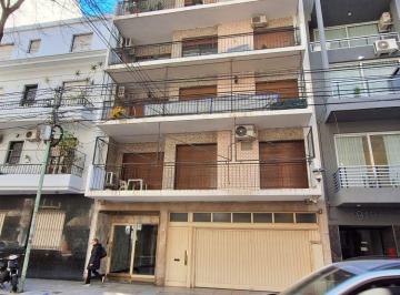 Departamento de 4 ambientes, Flores · Semipiso 4 Amb. Al Contra Frente, 2 Baños, Comedor Diario y Espacio Guarda Auto Cubierto