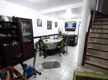 Casa · 113m² · 5 Ambientes · 1 Cochera · Duplex en Venta en Lanus Este