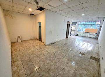 Local comercial · 60m² · 1 Ambiente · Local - Alquiler - Flores