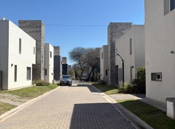 Foto · Casa en Complejo Cerrado Villa Warcalde 3 Dorm. con Pileta