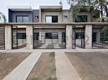 Casa · 96m² · 4 Ambientes · 1 Cochera · Venta Duplex 4 Ambientes San Vicente a Estrenar