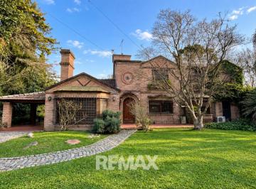 Casa · 270m² · 5 Ambientes · 3 Cocheras · Casa en Venta 6 Amb. 1.800 m² Maq. Savio Escobar
